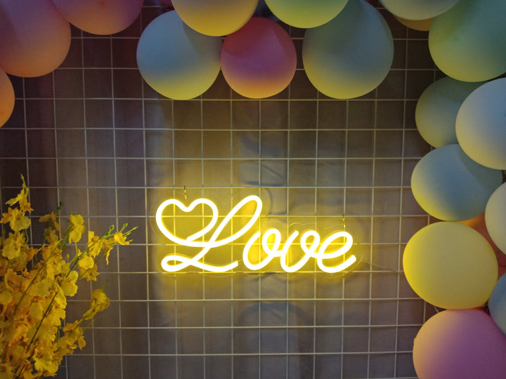 "Love" Insegna al neon (Inventario: 3 unità)
