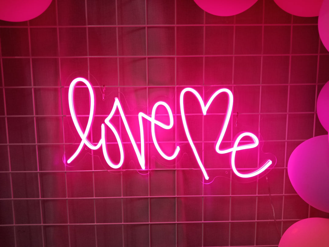 "Love Me" Insegna al neon (Inventario: 2 unità)