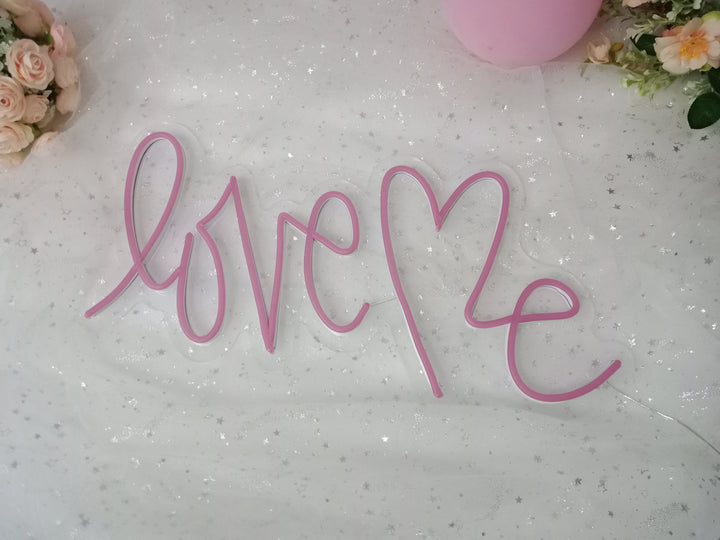 "Love Me" Insegna al neon (Inventario: 2 unità)
