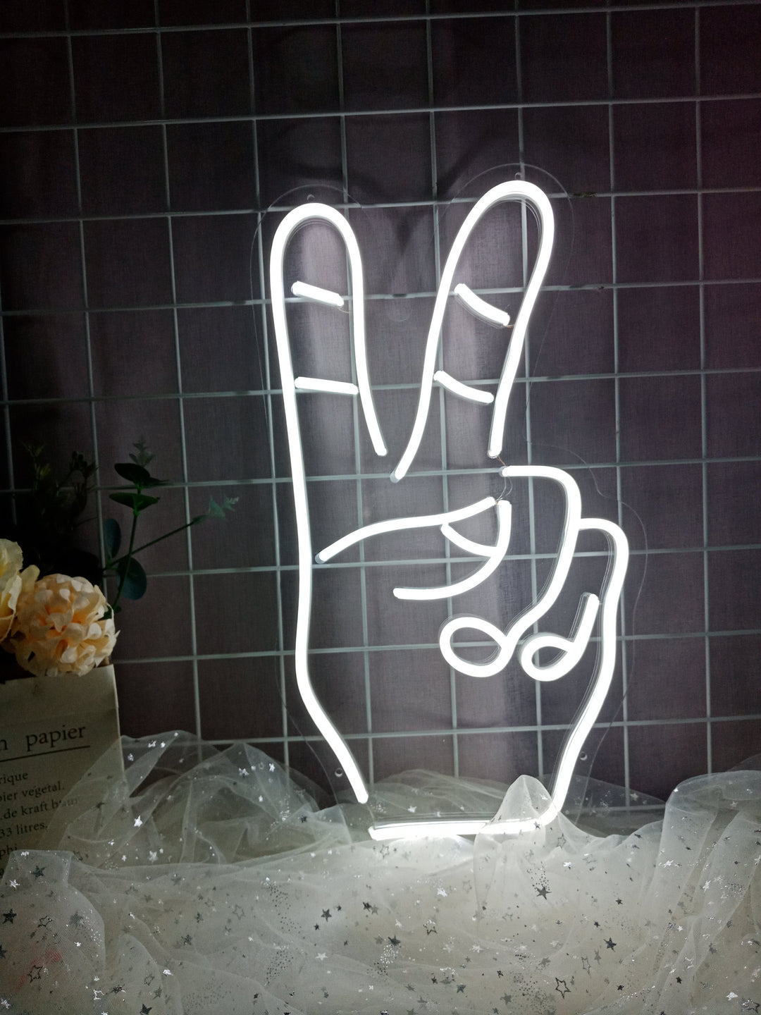 "Pace, Gesto Di Pace" Insegna al neon (Inventario: 2 unità)