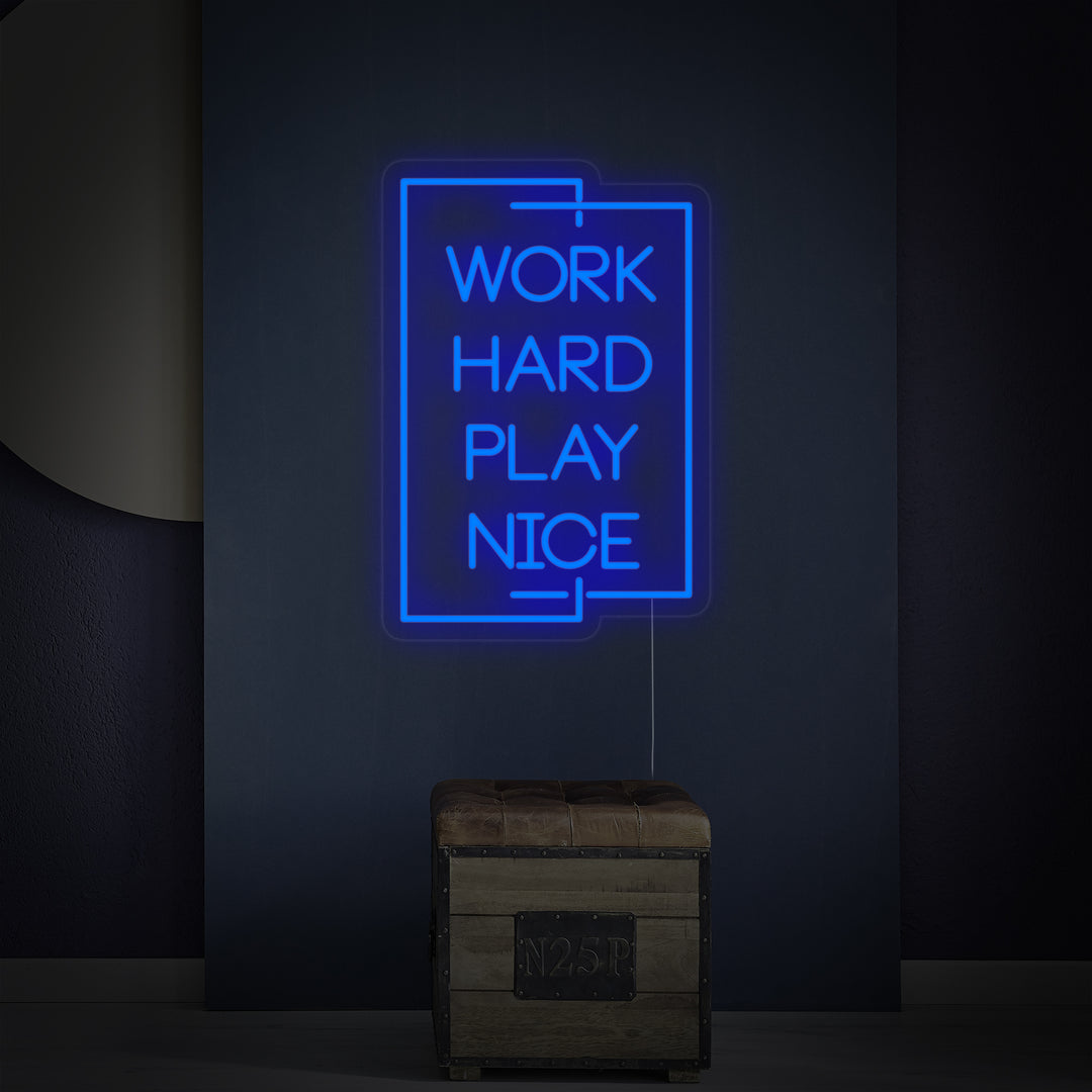 "Work Hard Play Nice" Insegna al neon