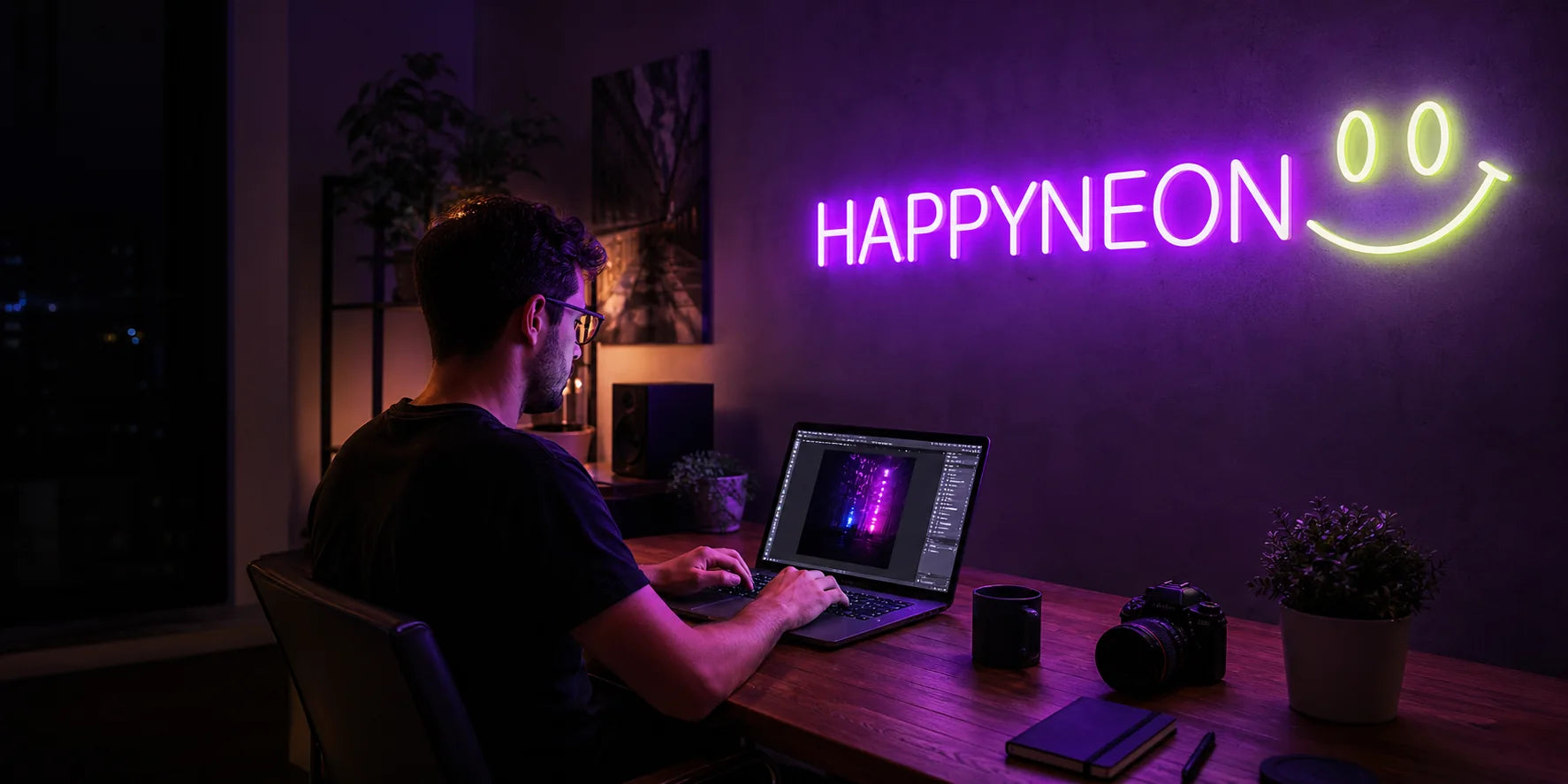 Un creatore che lavora sotto un logo HAPPYNEON brillante firma come i poteri di luce neon su