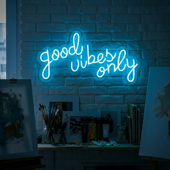 "GOOD VIBES ONLY" Insegna al neon