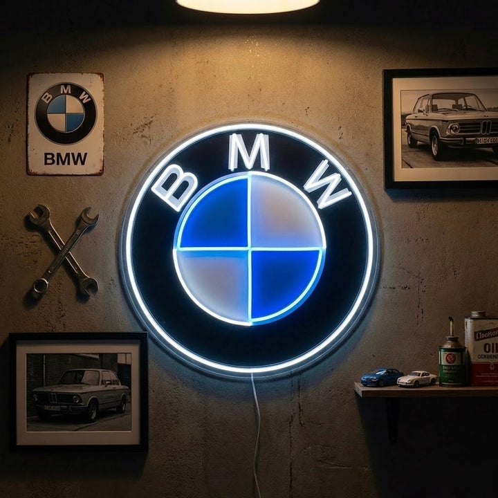 Logo BMW bianco e blu in insegna neon LED