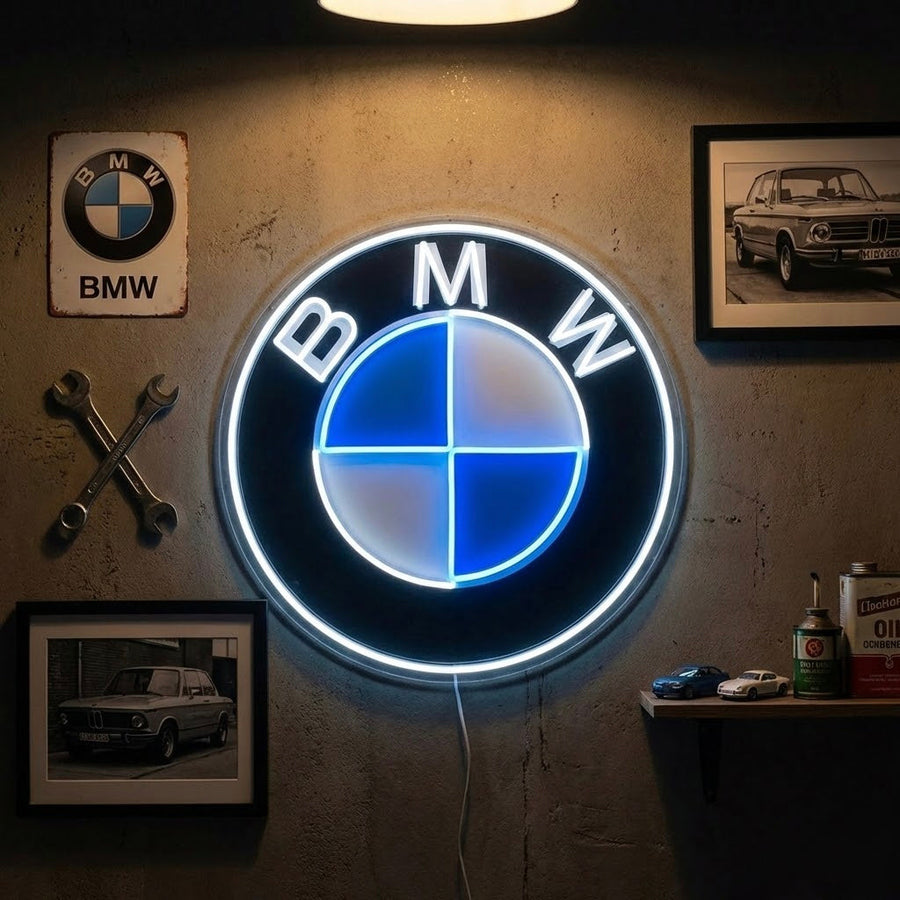 Logo BMW bianco e blu in insegna neon LED