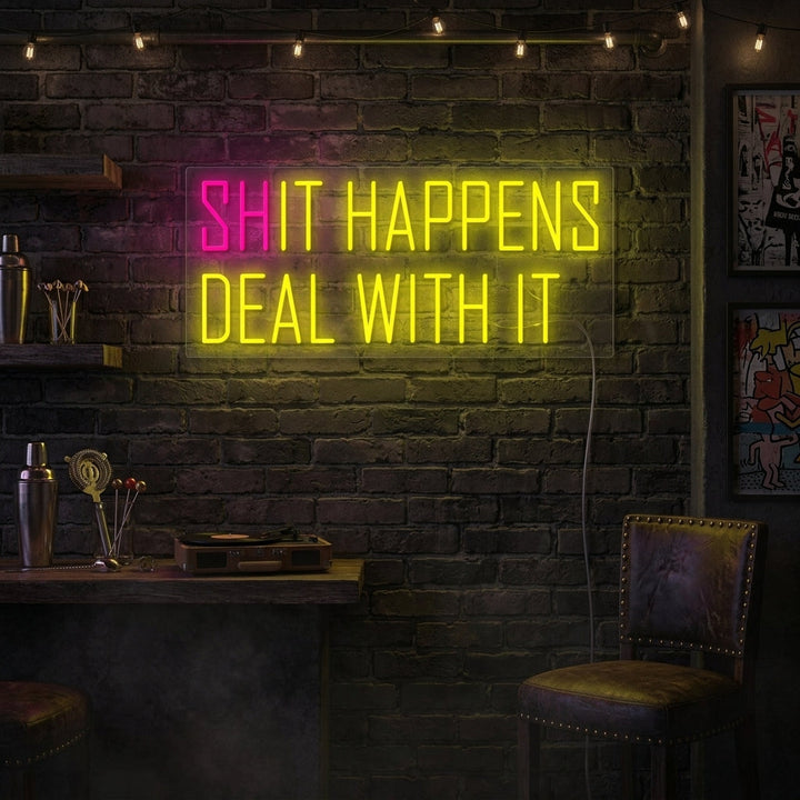 "Shit happens It happens" Insegna al neon