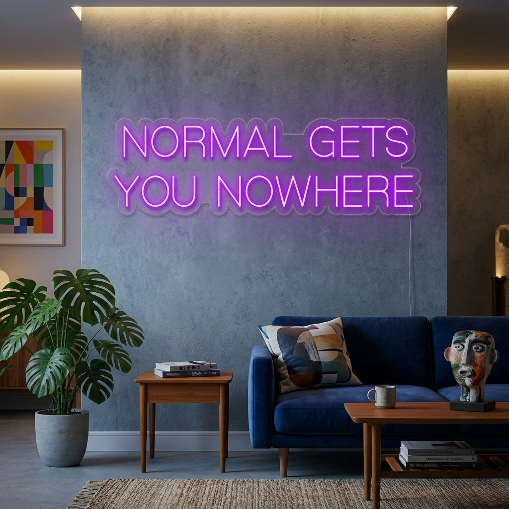 "Normal Gets You Nowhere" Insegna al neon