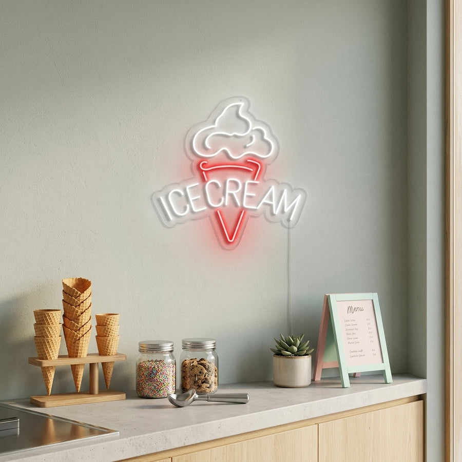 Insegna al neon LED a forma di cono gelato con la scritta “Ice Cream”.
