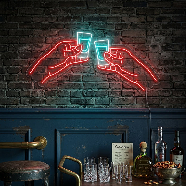 "Due Mani Che Tintinnano Bicchieri Di Vodka O Tequila Bar" Insegna al neon
