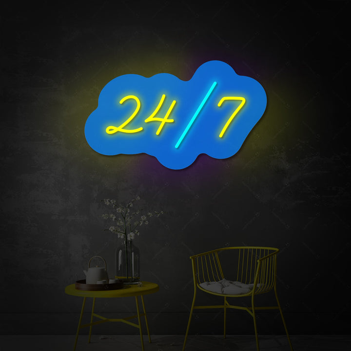 Insegna neon LED con scritta “24/7” gialla e azzurra