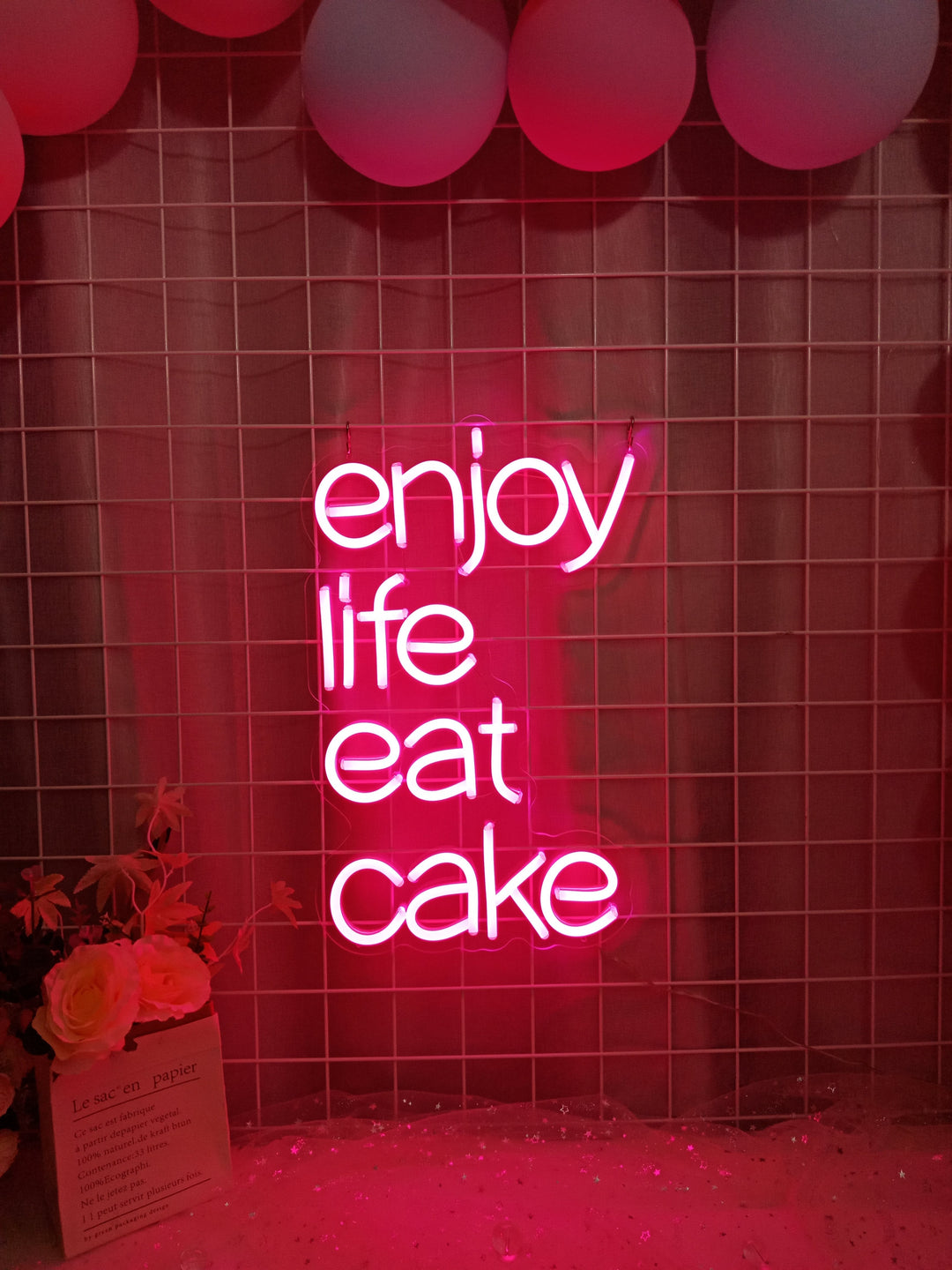 "Enjoy Life Eat Cake" Insegna al neon (Inventario: 3 unità)
