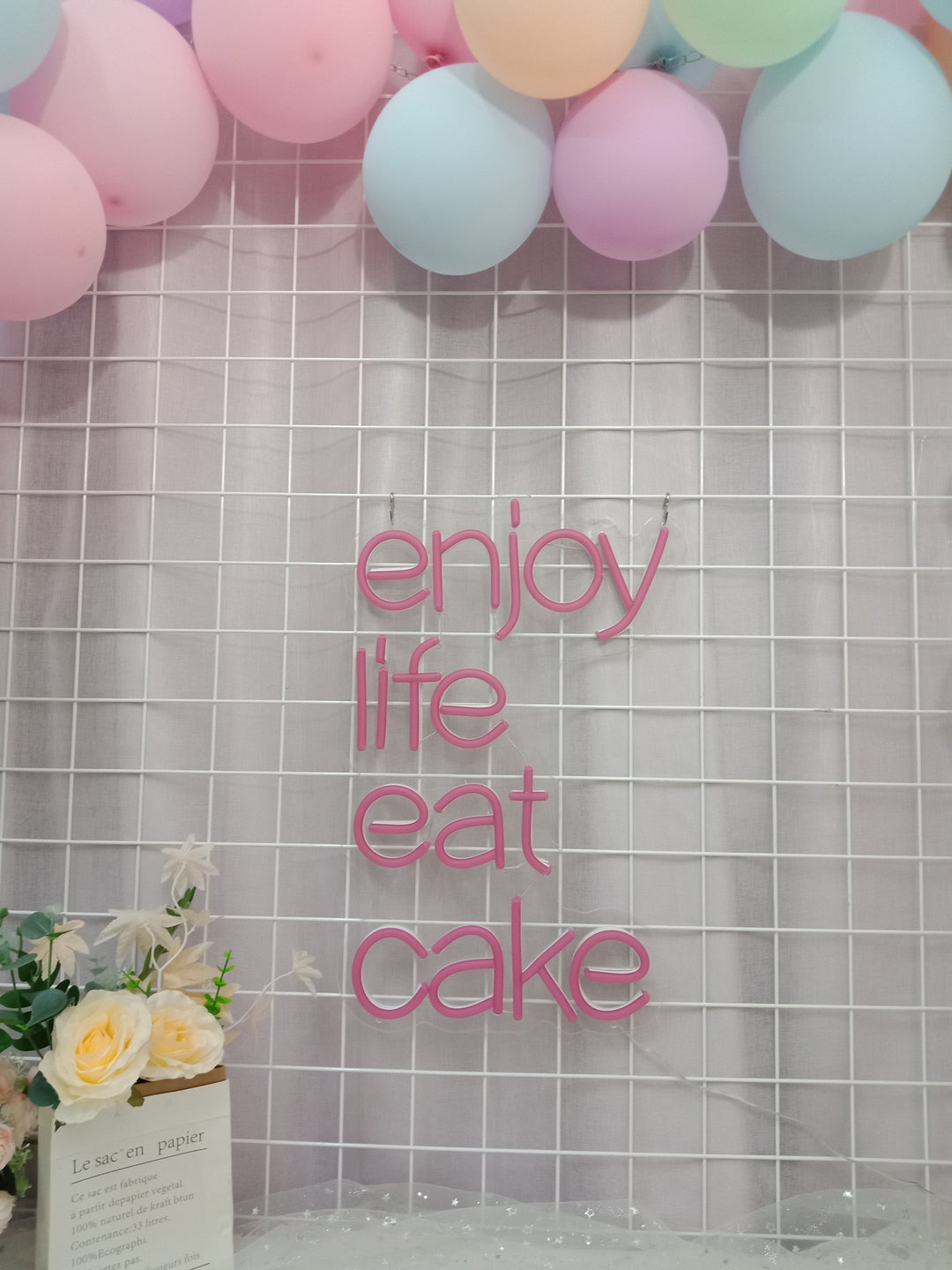"Enjoy Life Eat Cake" Insegna al neon (Inventario: 3 unità)
