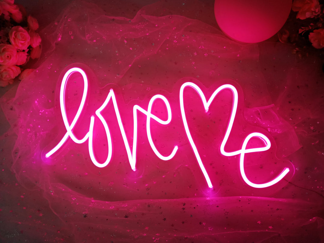 "Love Me" Insegna al neon (Inventario: 2 unità)