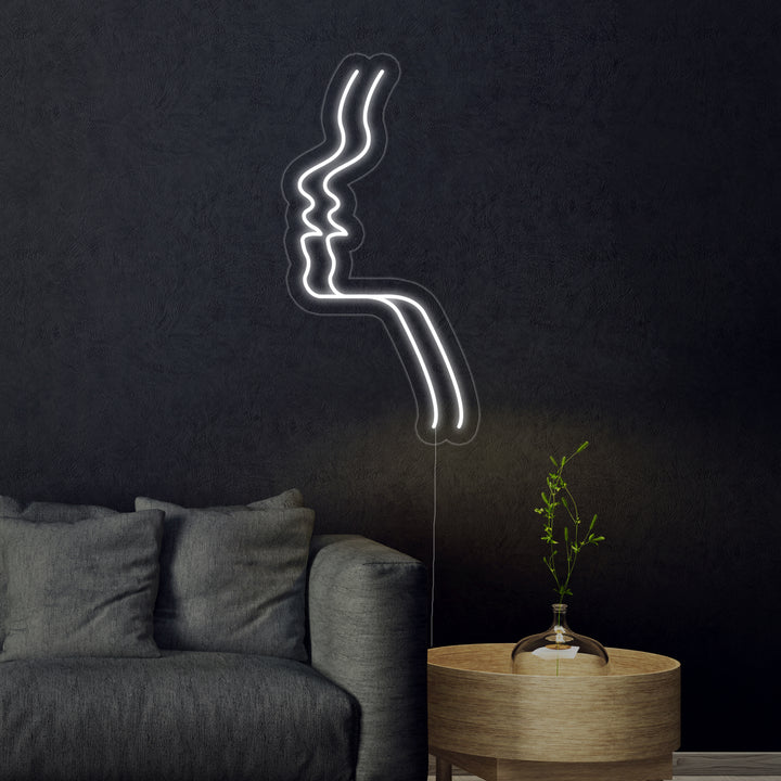 Insegna al neon LED bianca con volti line art che si baciano.