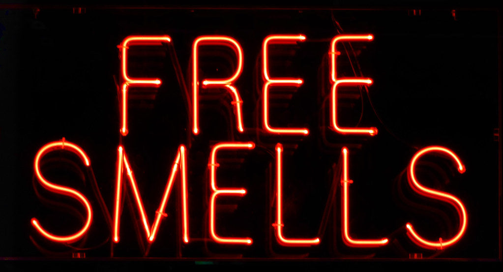 "Free Smells" Insegna al neon
