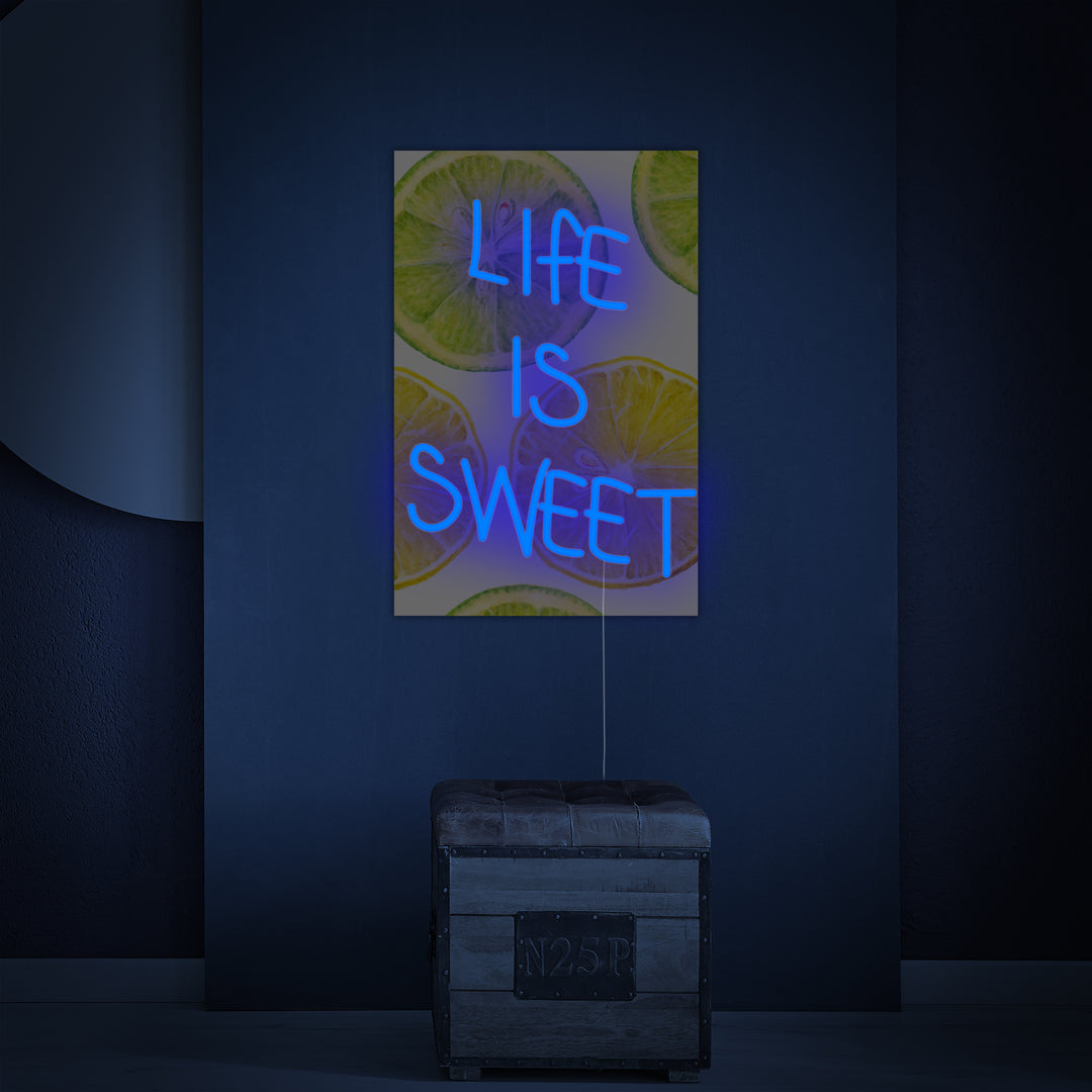 "Life Is Sweet with UV Print Background" Insegna al neon