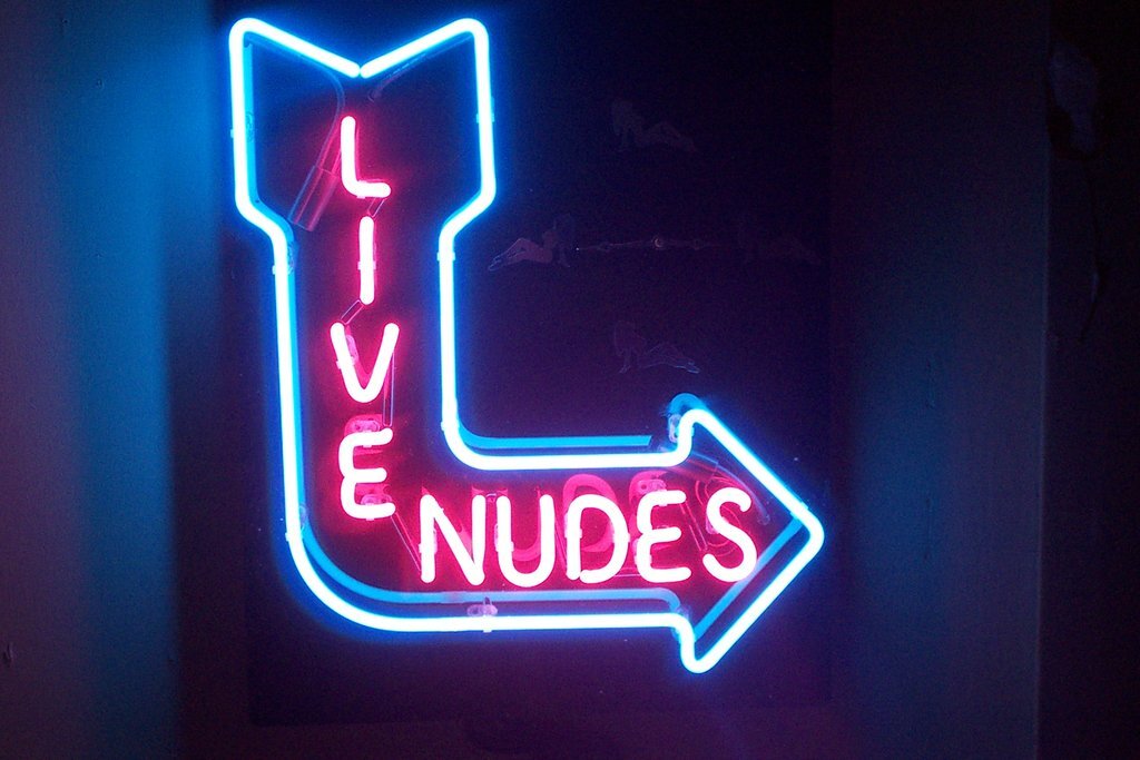 "Live Nudes" Insegna al neon