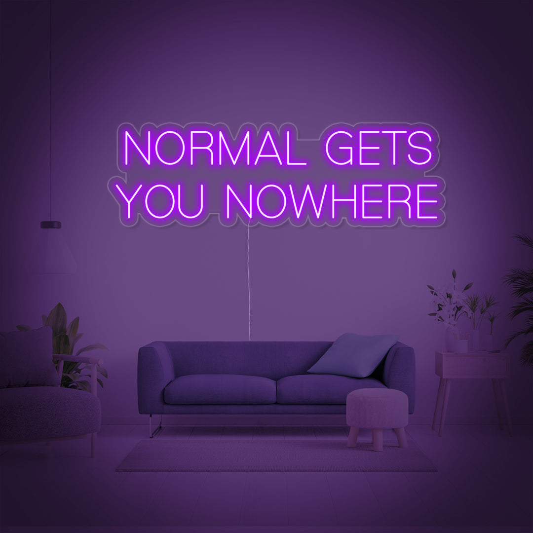 "Normal Gets You Nowhere" Insegna al neon