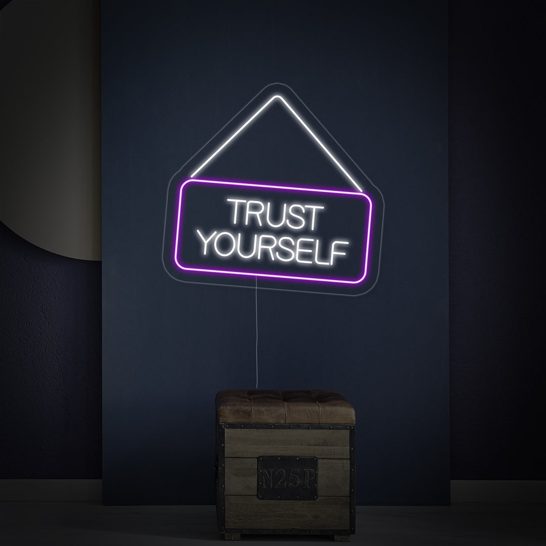 "Trust Yourself" Insegna al neon