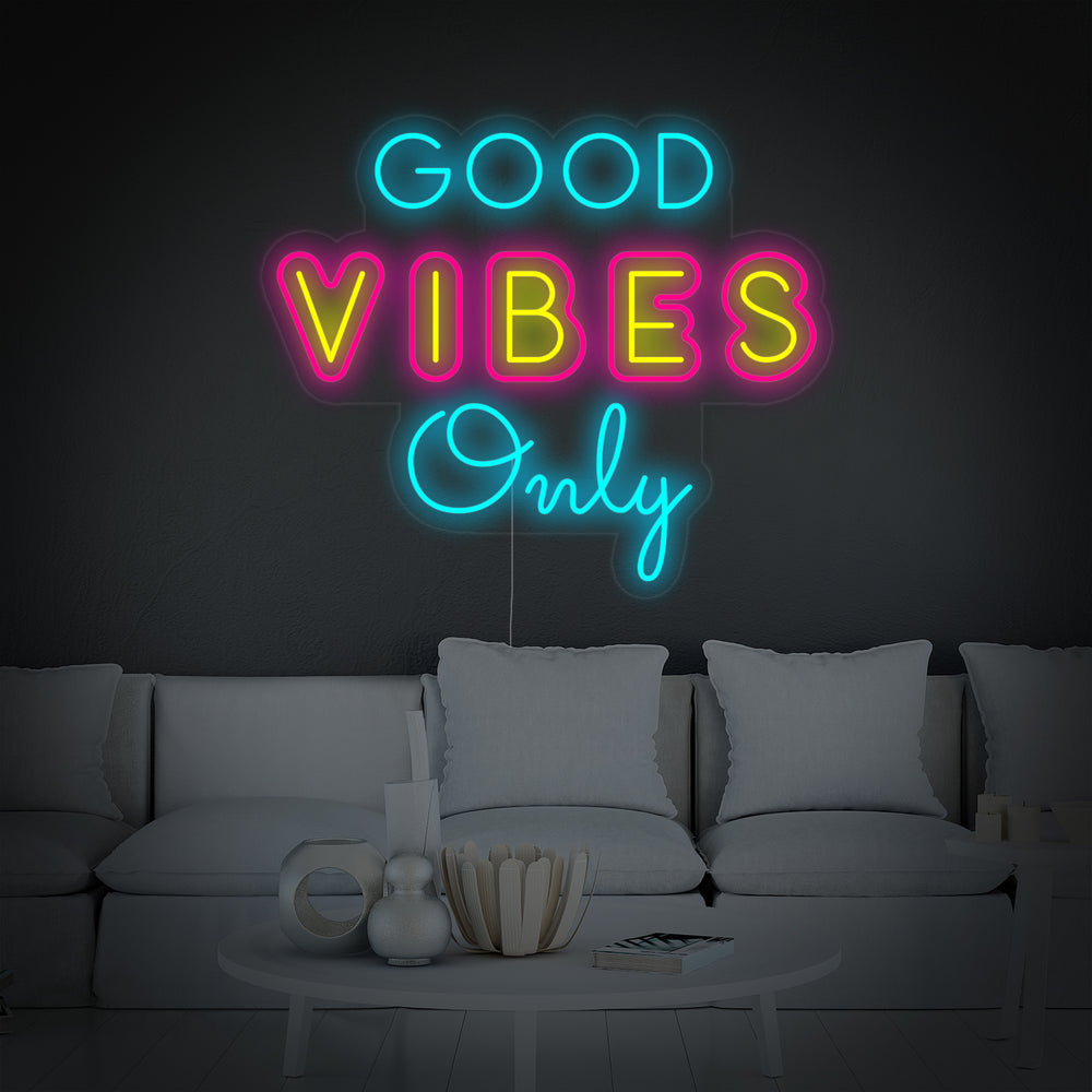 Insegna neon LED colorata con la frase “Good Vibes Only”