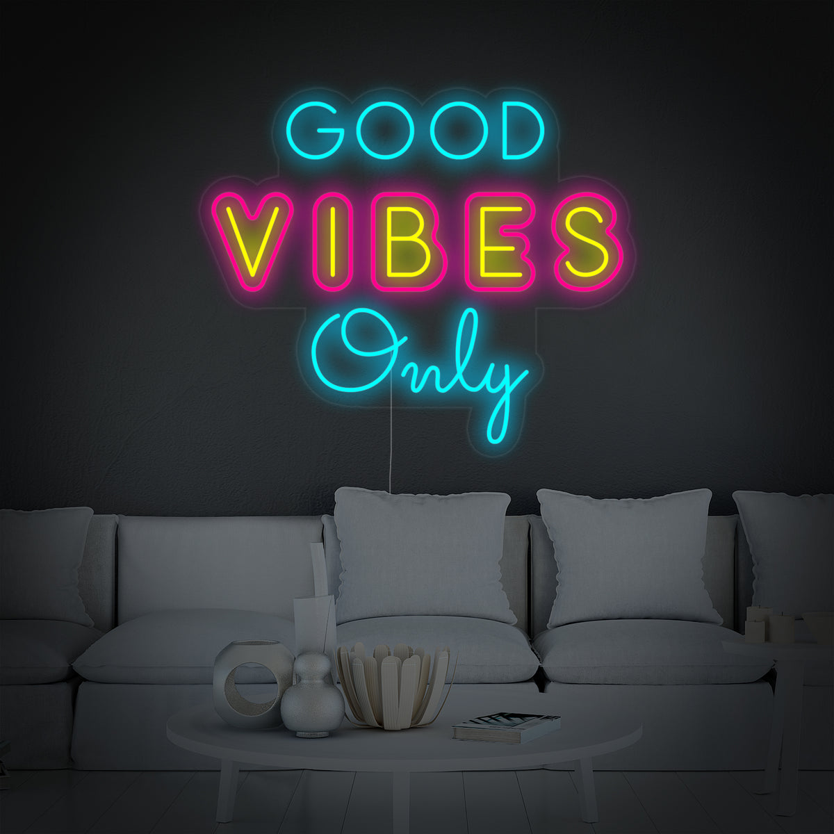 Insegna neon LED colorata con la frase “Good Vibes Only”