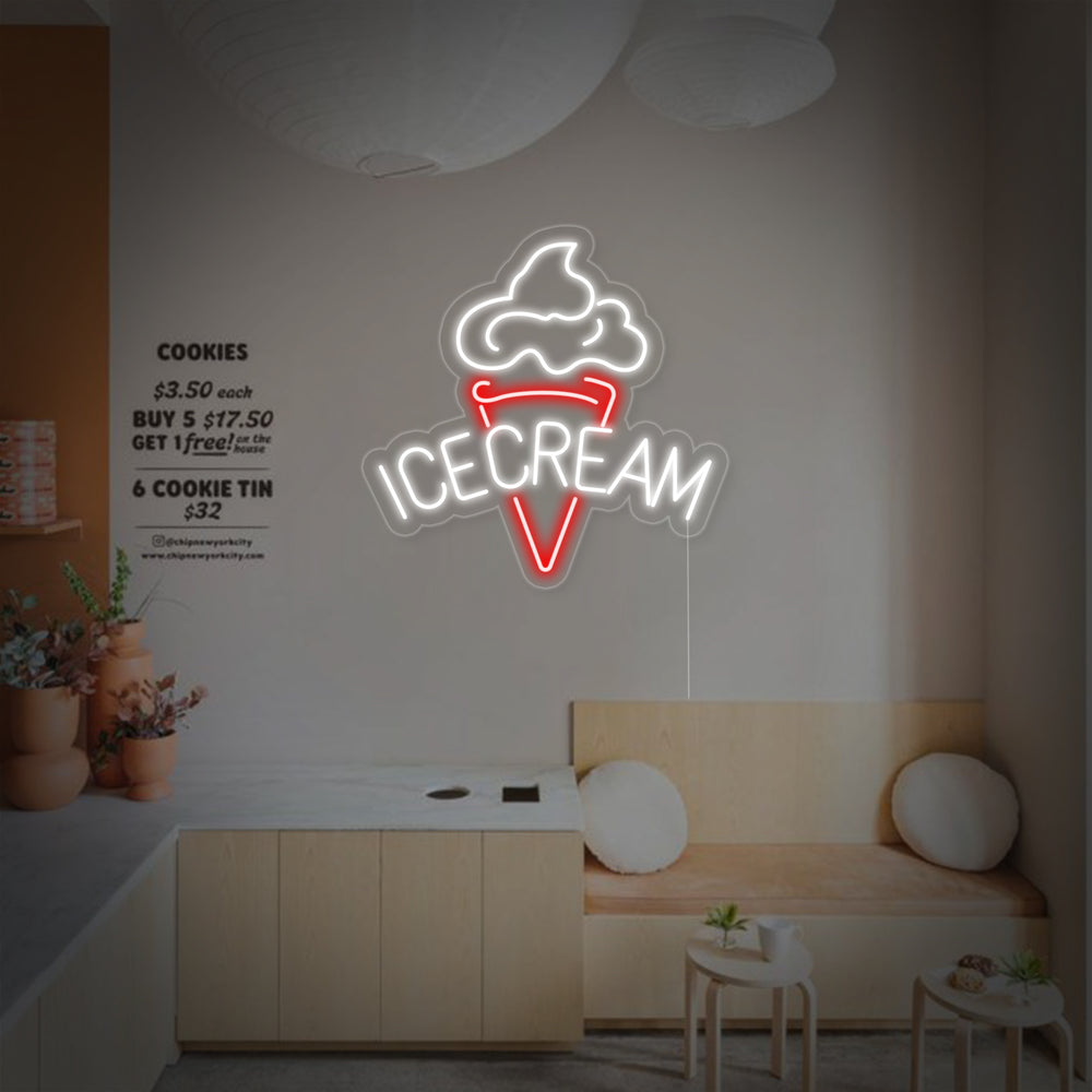 Insegna al neon LED a forma di cono gelato con la scritta “Ice Cream”.